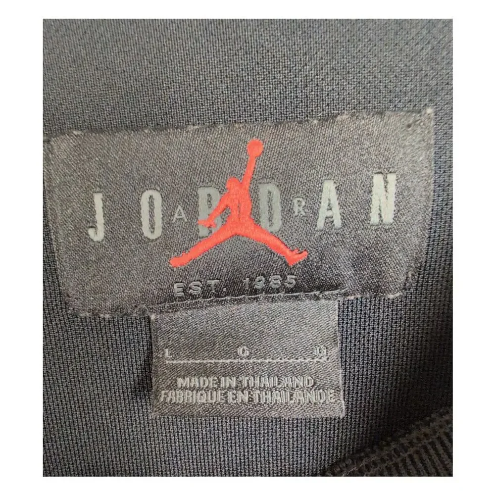 Jordan Essentials black embroidered tshirt Size Large Streetwear Minimal Casual